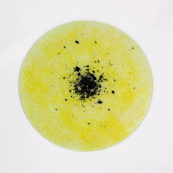 bajo plato amarillo bandeja