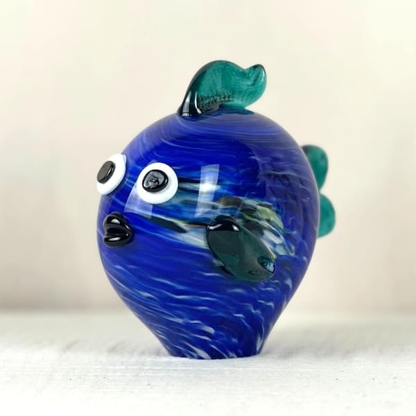 Pez azul figura animal de vidrio, arte y decoración