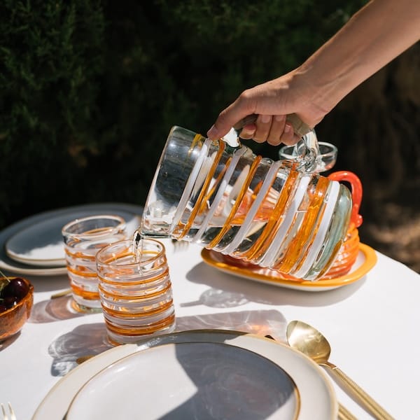 Lafiore Creative & Select Store Mallorca jarra naranja y blanca de vidrio soplado de la colección filat de Lafiore Mallorca