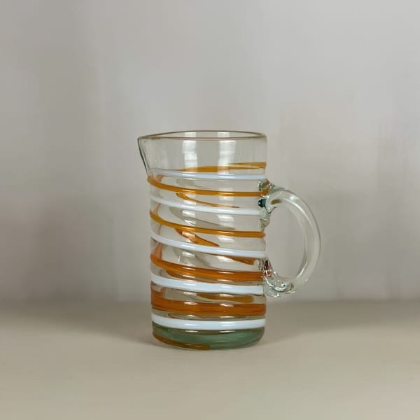 Lafiore Creative & Select Store Mallorca jarra naranja y blanca de vidrio transparente