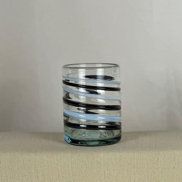 vaso negro y blanco